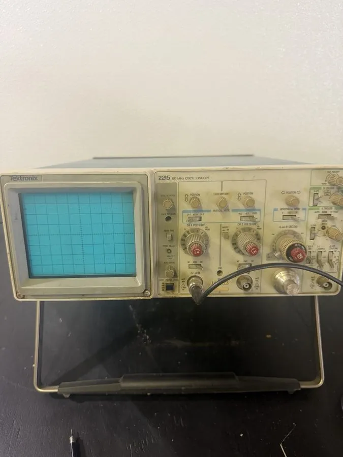 Осциллограф Tektronix 2213A 60MHz 2 Channel Oscilloscope. — фото лота 1