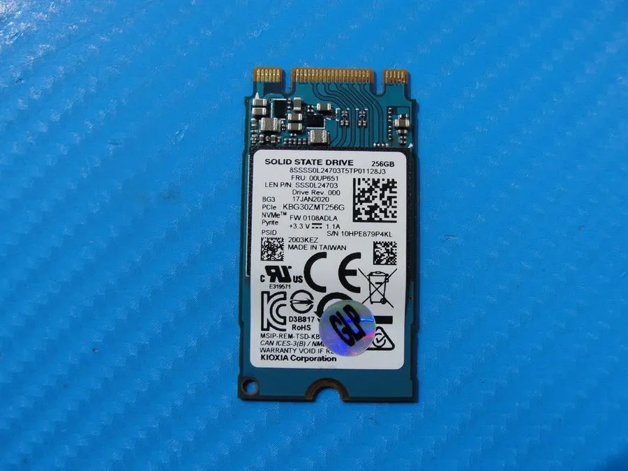 SSD-накопитель Lenovo E15 Kioxia 256GB M.2 NVMe SSD KBG30ZMT256G 00UP651
