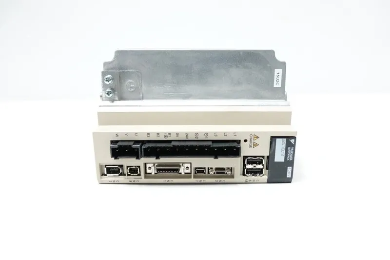 Сервопривод SGDV-1R9D11A Yaskawa Servo Driver