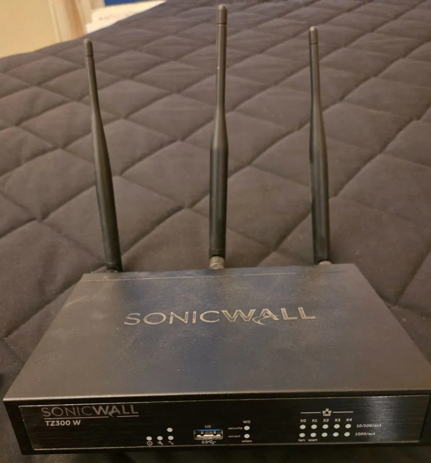 Межсетевой экран SonicWall TZ300 RJ-45 Firewall -TRANSFER READY PRE-OWNED