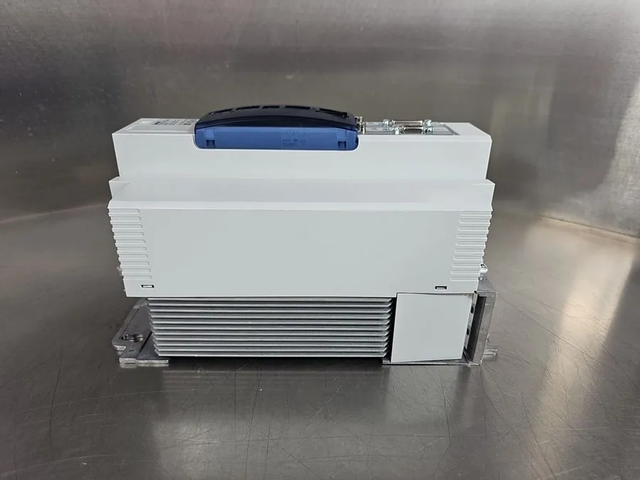 Частотный преобразователь Lenze I95AE311F1AV102320 Inverter i950 Drive I95AE311F — фото лота 1