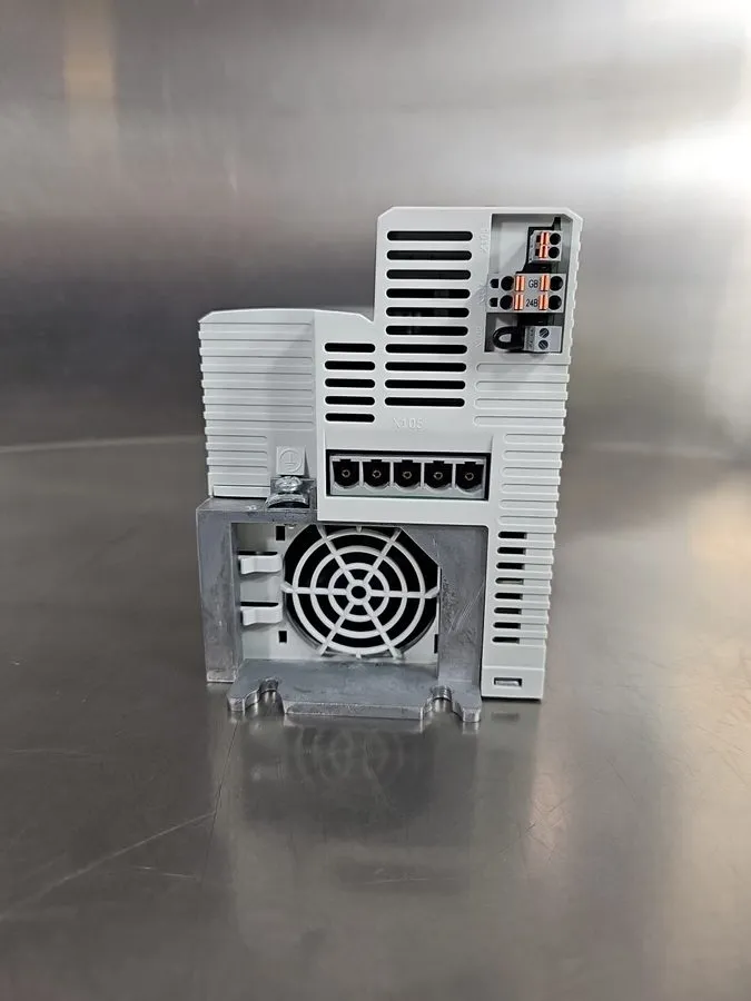 Частотный преобразователь Lenze I95AE311F1AV102320 Inverter i950 Drive I95AE311F — фото лота 2