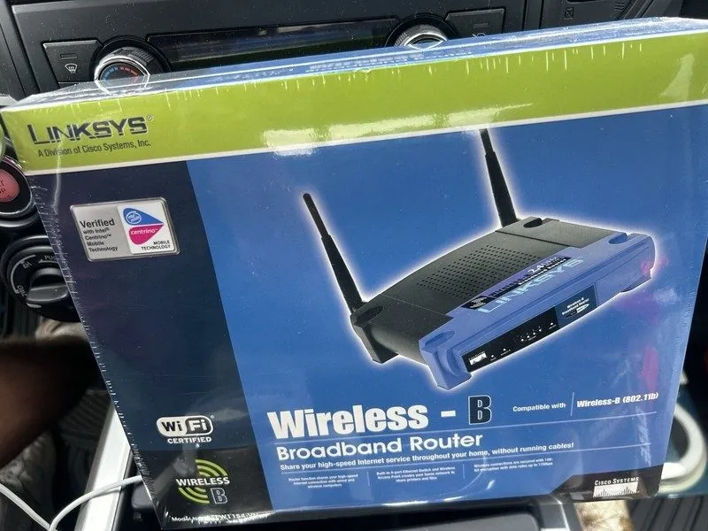 Маршрутизатор Linksys BEFW11S4 11 Mbps 4-Port 10/100 Wireless B Router