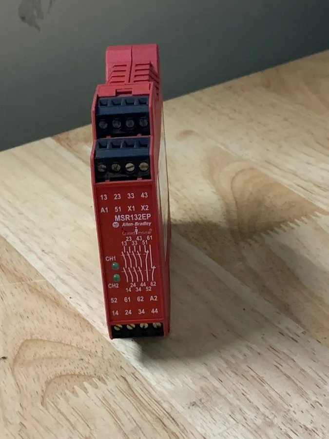 Реле безопасности Allen-Bradley 440R-E23097 Safety Relay Series A MSR132EP