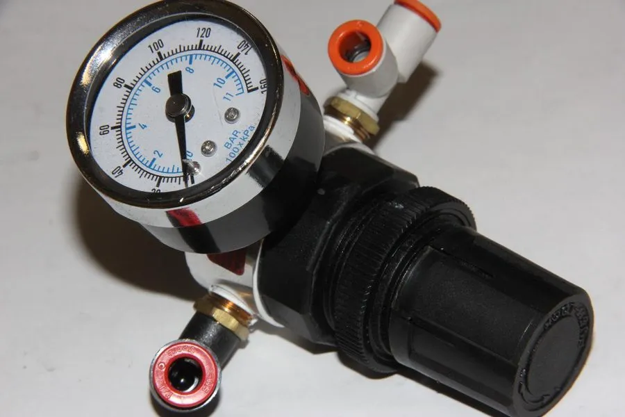 Регулятор давления PARKER R374-01CG PNEUMATIC REGULATOR 4-PORTS 1/8 NPT 0-125 PS