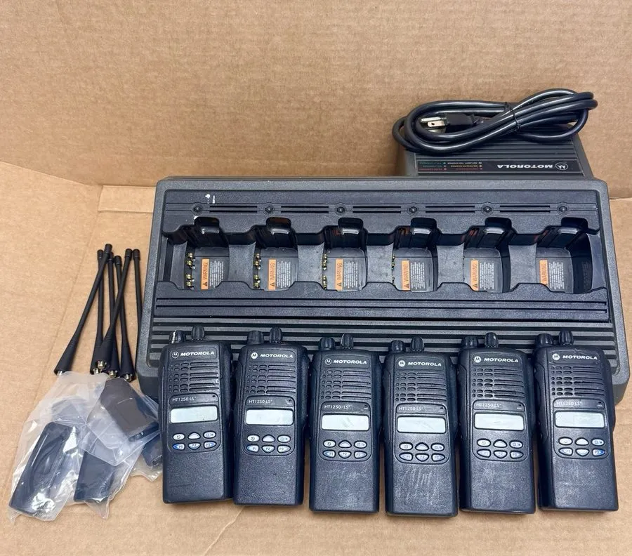 Радиостанция Motorola HT1250 LS+ UHF 450-512MHz 4W 16CH Two Way Radio AAH25SDH9D