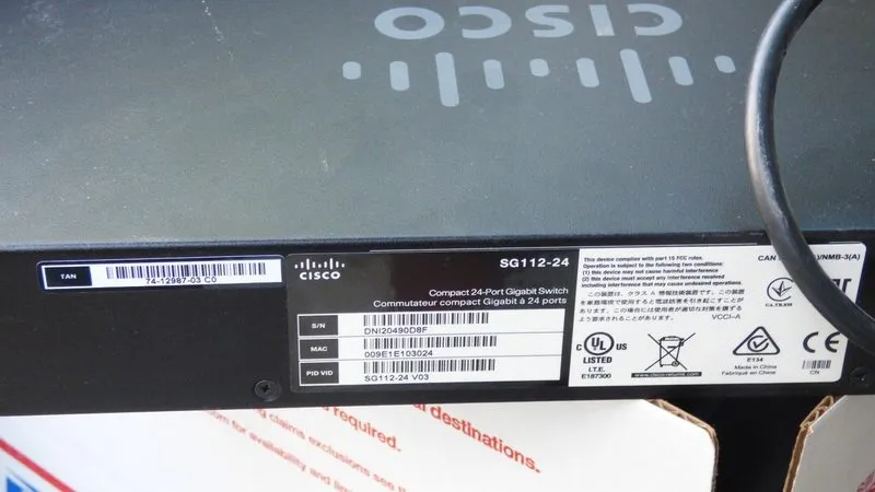 Коммутатор Cisco Compact 24-Port Gigabit Unmanaged Network Switch SG112-24 — фото лота 2