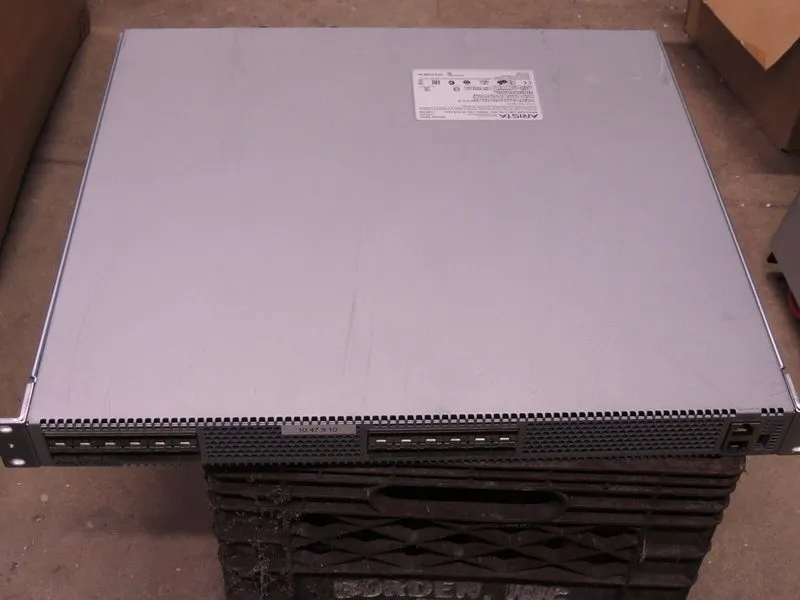 Коммутатор Arista DCS-7050T-36 32x RJ45 (1/10GBASE-T), 4x SFP+ Switch or 7050T-2 — фото лота 1