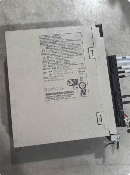 Сервопривод Yaskawa SGD7S-1R6A20A Servopack 200W