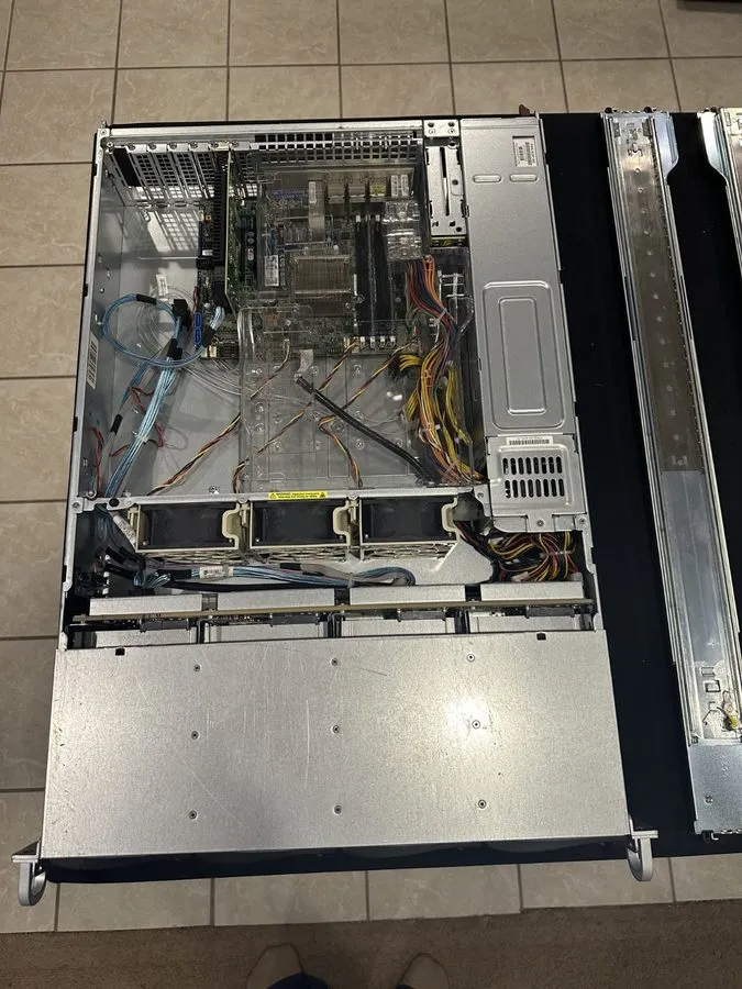Запчасть для сервера SuperMicro CSE-826 2U SAS3 12x 3.5" Bay X10SDV-2C-TP8F 64GB