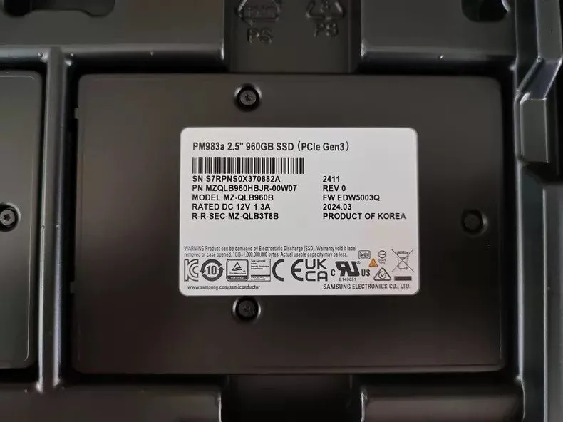 SSD-накопитель Samsung PM983a 960GB SSD 2.5" U.2 PCIe 3.0 NVMe MZ-QLB960B MZQLB9