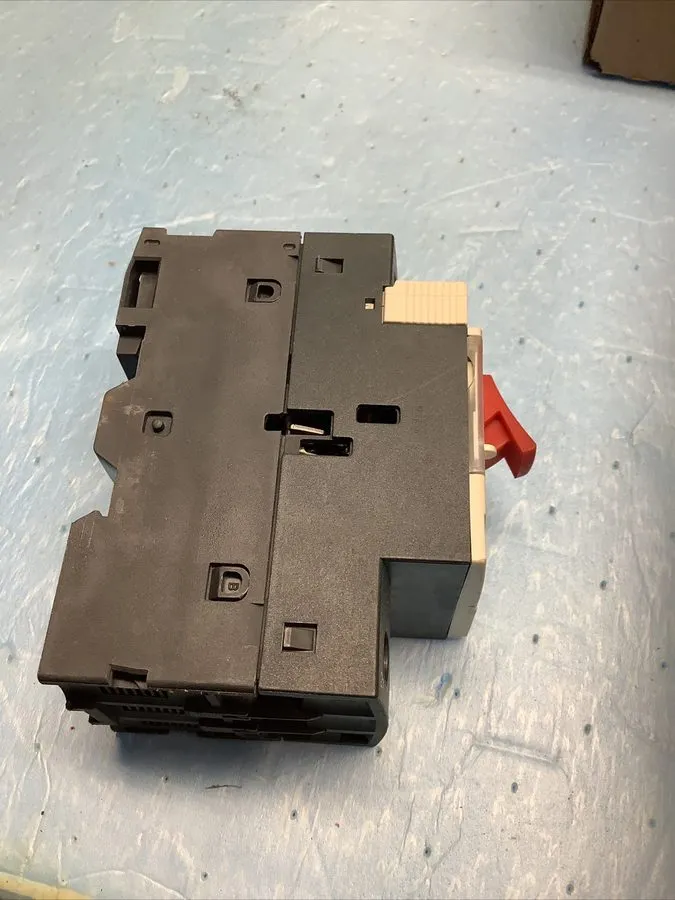 Автоматический выключатель TELEMECANIQUE GV2-ME07 MOTOR PROTECTOR CIRCUIT BREAKE
