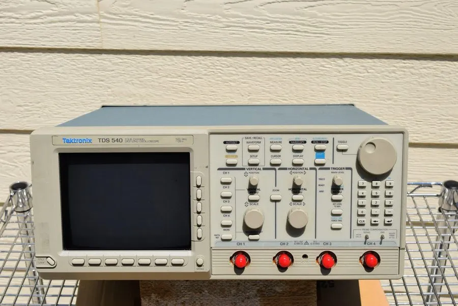 Осциллограф Tektronix TDS540 4 Channel, 500MHz 1GS/s Oscilloscope