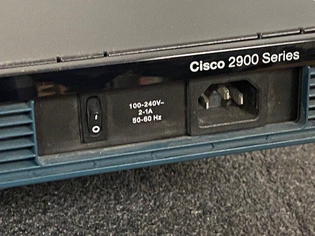 Маршрутизатор CISCO 2901 2-Port Gigabit Integrated Services Router CISCO2901/K9 — фото лота 2