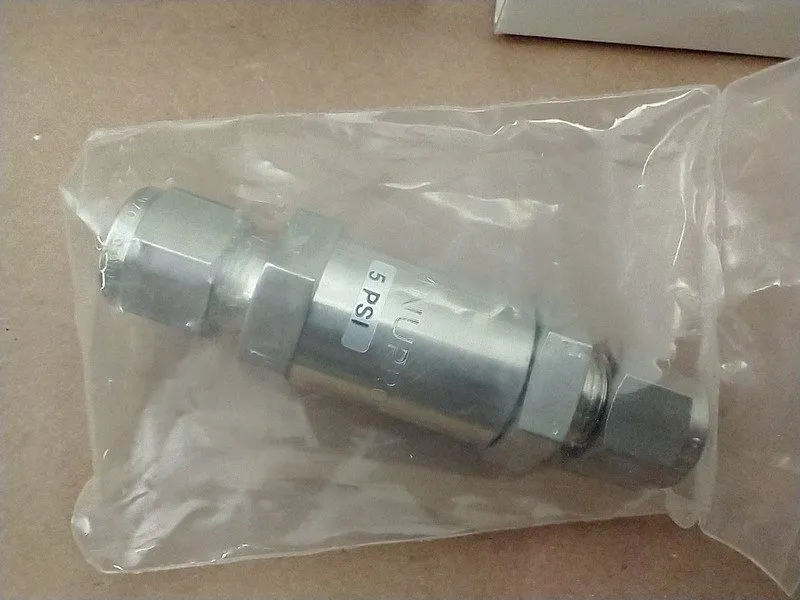 Клапан Swagelok SS-6C-5 Stainless Steel Poppet Check Valve FNSP