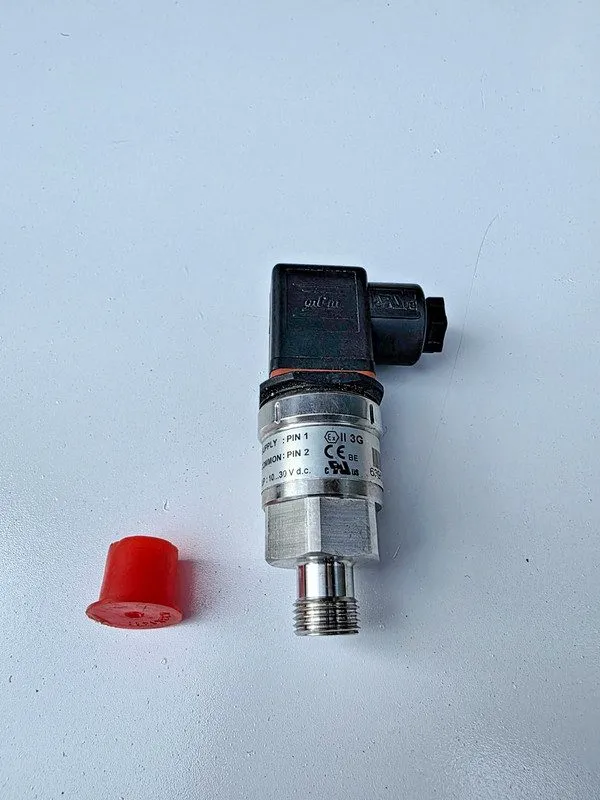Датчик давления Danfoss 060G1044 -1-9bar Pressure transmitter — фото лота 1