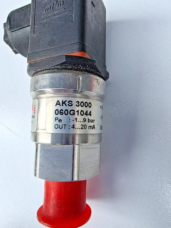Датчик давления Danfoss 060G1044 -1-9bar Pressure transmitter — фото лота 2