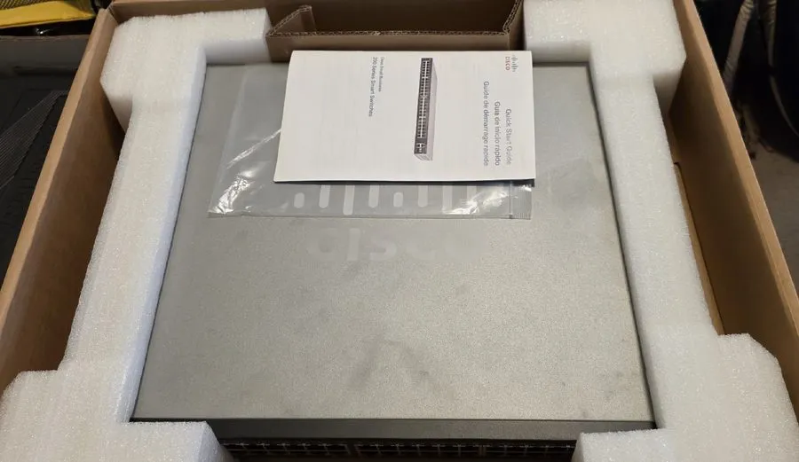 Коммутатор Cisco SF220-48P Smart Plus Switch PoE 10/100 48 Ports — фото лота 1