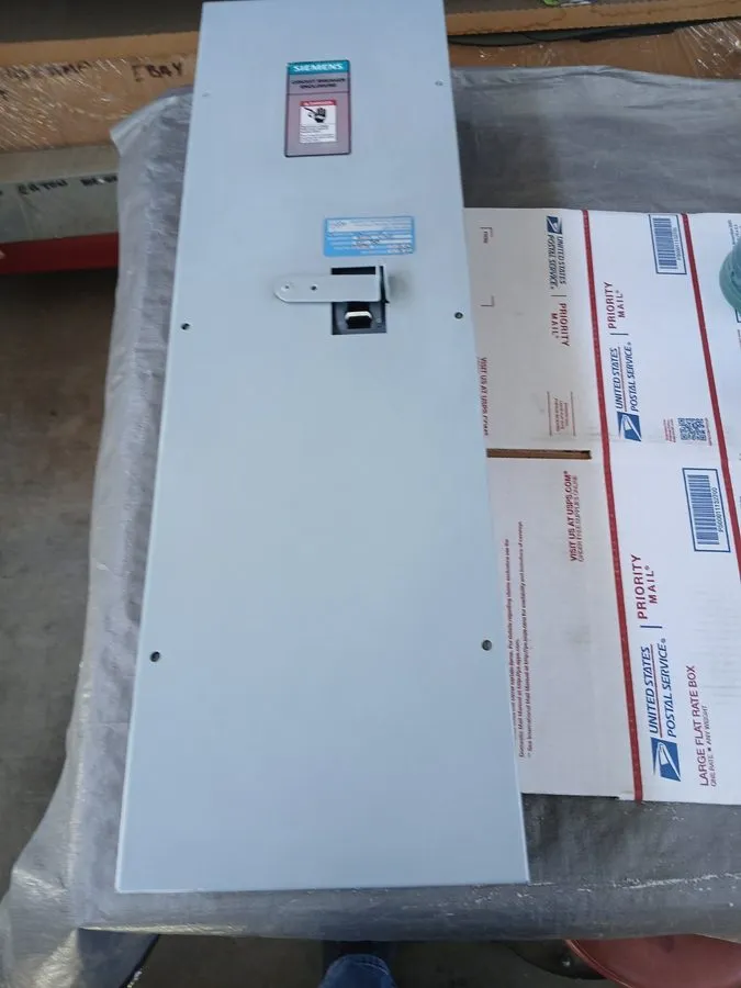 Автоматический выключатель ​Siemens 150 Amp Circuit Breaker Enclosure w/ Door 3V — фото лота 1