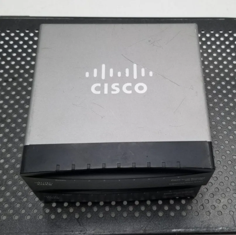 Коммутатор Cisco SG200-08P 8-port Gigabit PoE Smart Switch (SLM2008PT)