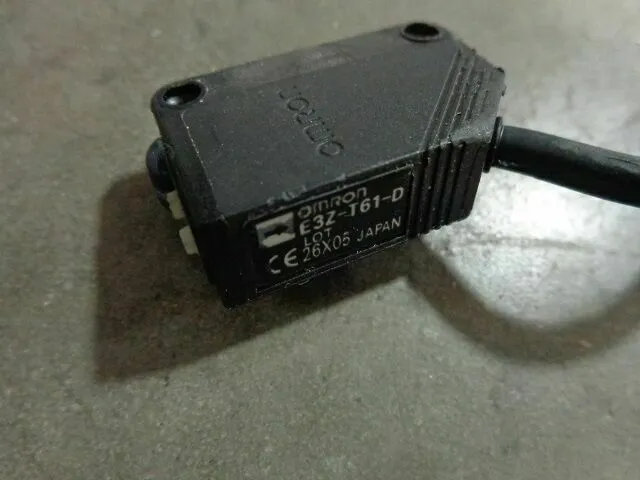 Датчик Omron E3Z-T61-D Sensor 12 To 24 VDC