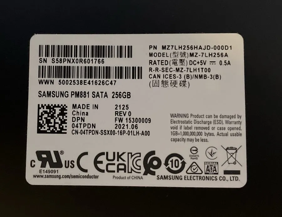 SSD-накопитель Samsung PM881 256GB 2.5in SATA Internal SSD MZ7LH256HAJD-000D1 — фото лота 1