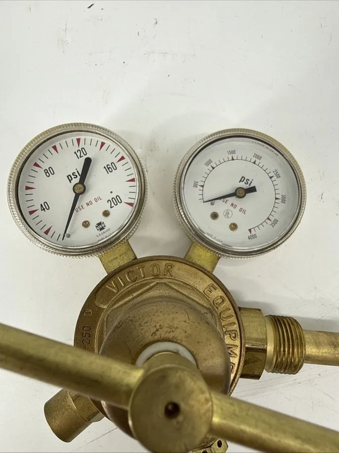 Трубопроводная арматура Victor Equipment SR 250D: Inert Welding Gas Regulator 30