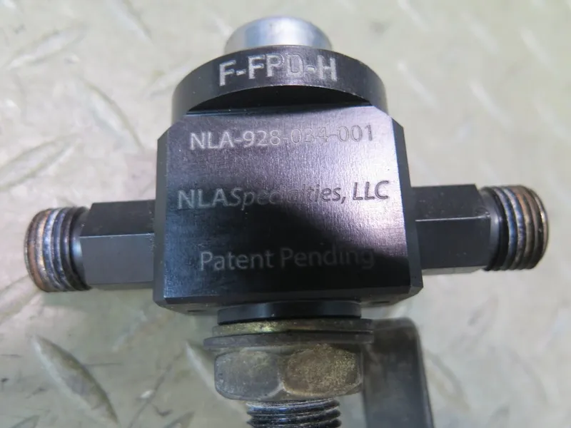 Трубопроводная арматура 1987-1991 PORSCHE 928 S4 5.0L V8 FUEL PRESSURE REGULATOR — фото лота 2