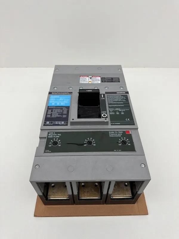 Автоматический выключатель SIEMENS SENTRON SERIES 1200A CIRCUIT BREAKER 3 POLE 6