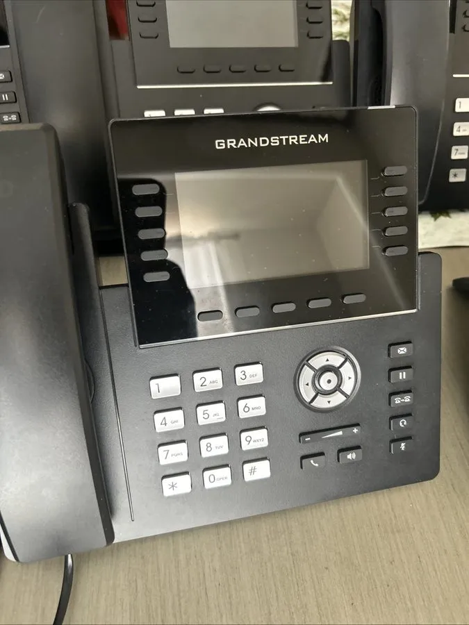Grandstream GRP2615 Carrier-Grade HD IP Business Phone with Stand