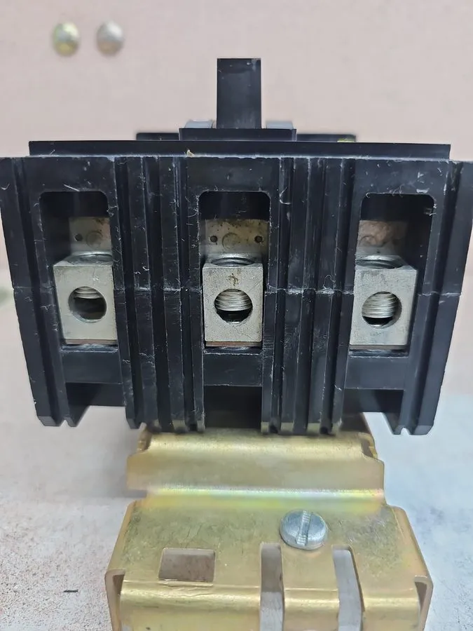 Автоматический выключатель Square D FA34070 Circuit Breaker 70A 3-Pole 480V SEE