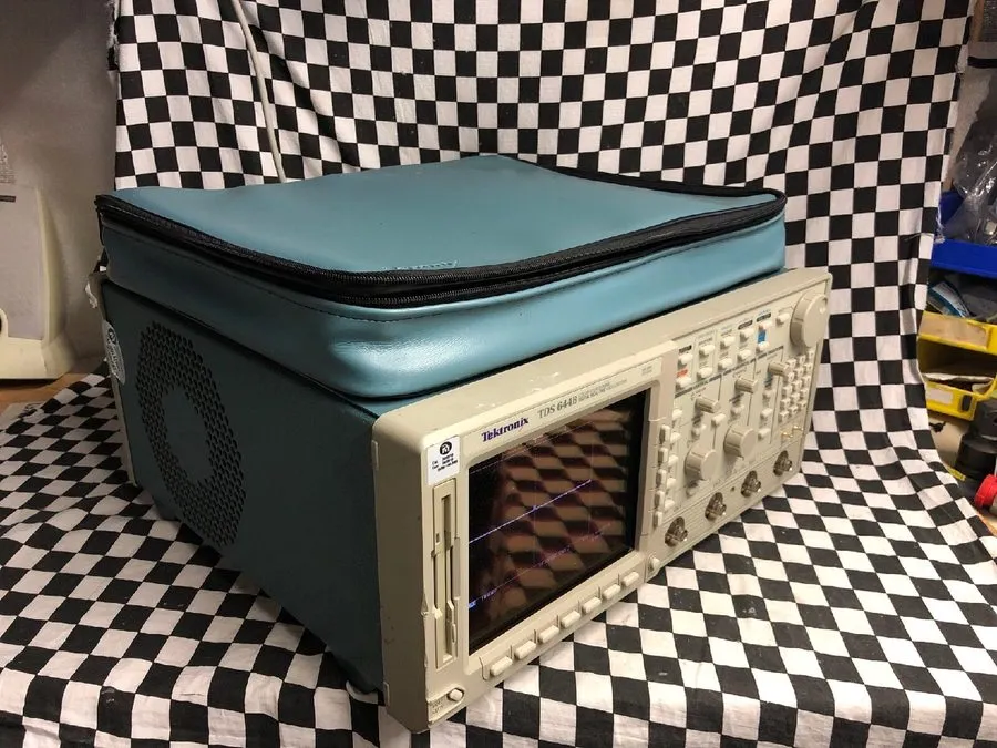 Осциллограф Tektronix TDS644B /13/1F/2F Digital Oscilloscope 500MHz 2.5GS/s 4Ch