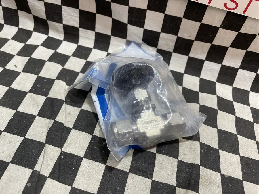 Клапан Swagelok 1/2" Integral Bonnet Needle Valve Vee Stem (SS-1VS8)