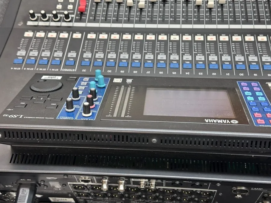 Микшерный пульт Yamaha LS9-32 32-Input Digital Mixing Console CG01VLQ