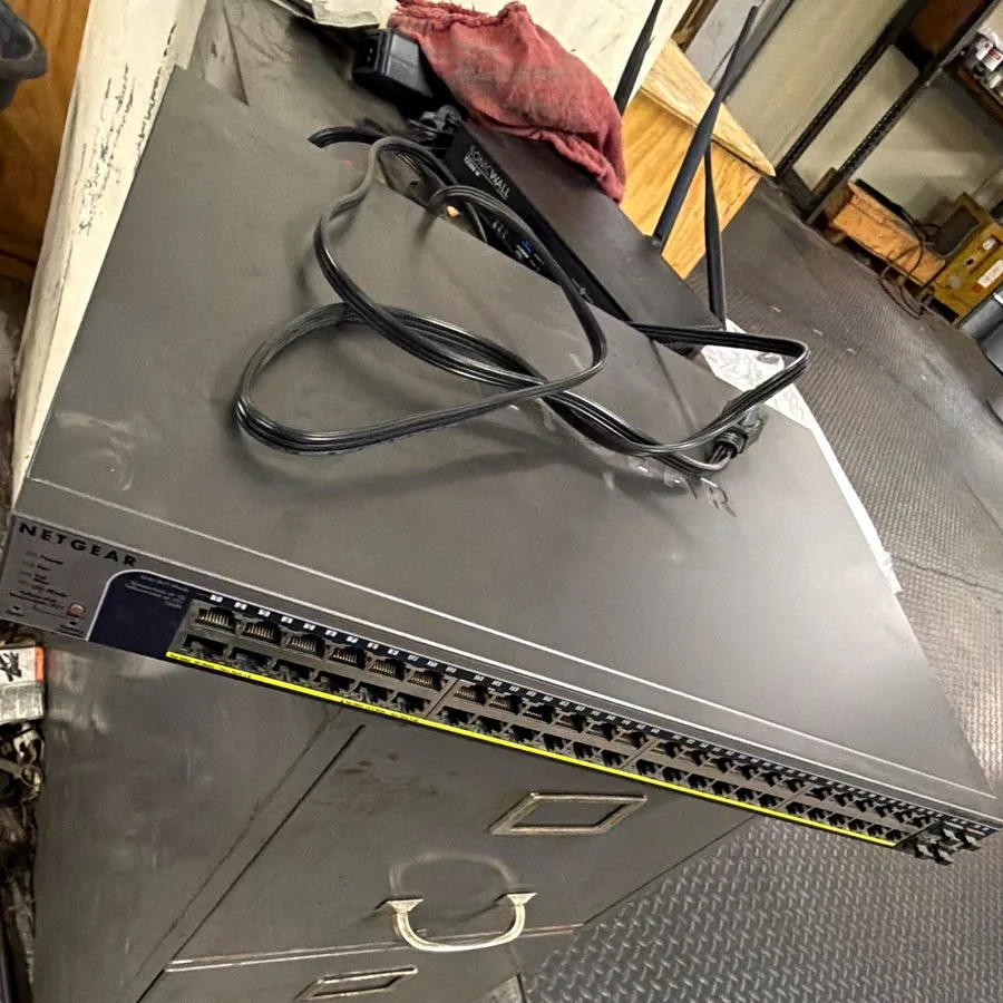 Коммутатор NETGEAR GS752TP 48-Port Gigabit PoE+ Smart Pro Switch with 4 SFP Port