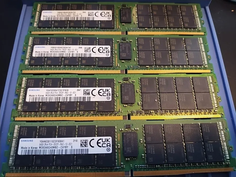 Модуль памяти Samsung 64GB DDR4-2933 ECC RDIMM Server RAM 2Rx4 M393A8G40MB2-CVFB
