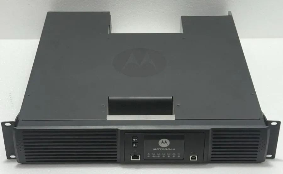Ретранслятор MOTOROLA SLR 8000 MODEL T8319A REPEATER RADIO WIRELESS COMMUNICATIO — фото лота 1