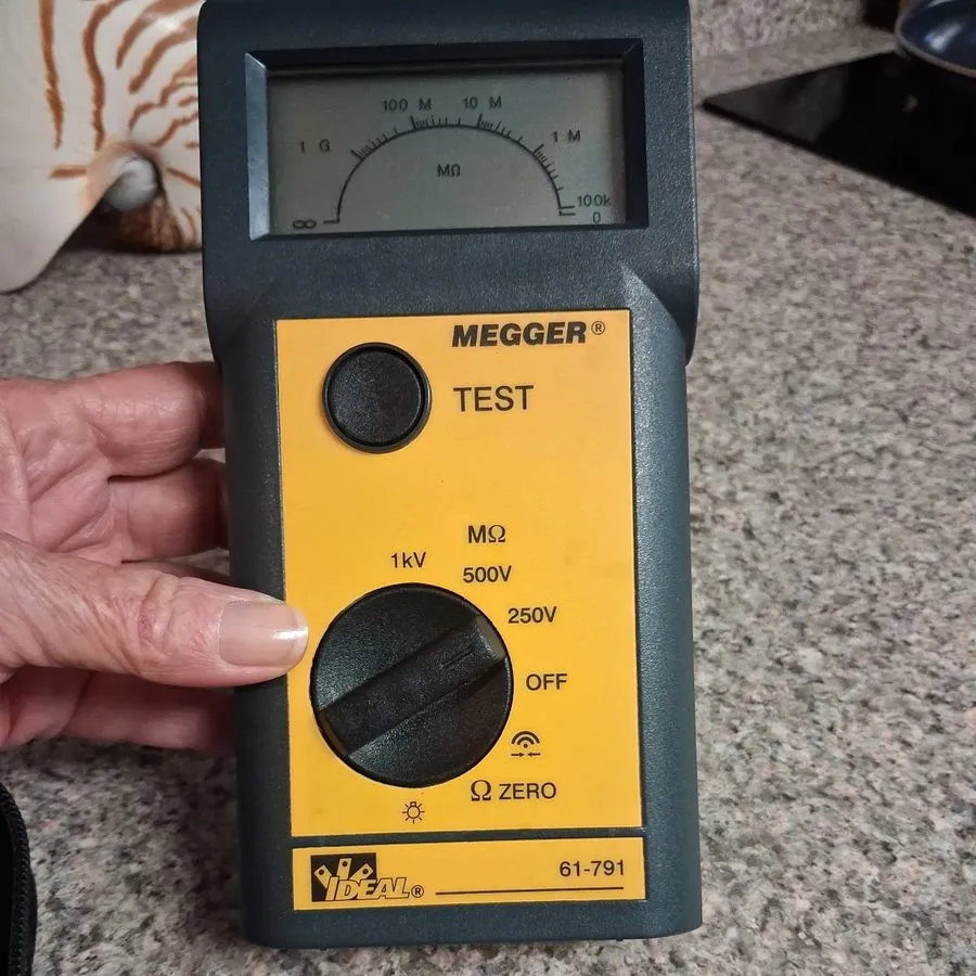 Тестер IDEAL Megger 61-791 Insulation Resistance & Continuity Tester. Mega-ohm M