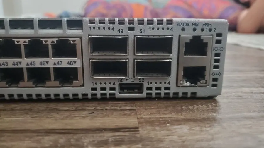 Трансивер Arista DCS-7050T-64-F, 48xRJ45(1/10GBASE-T) & 4x 40G QSFP+ L4 Managed 