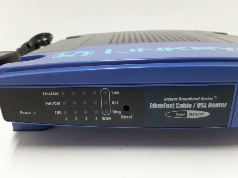 Маршрутизатор Linksys BEFSR41 4-Port 10/100 Wired Router v4