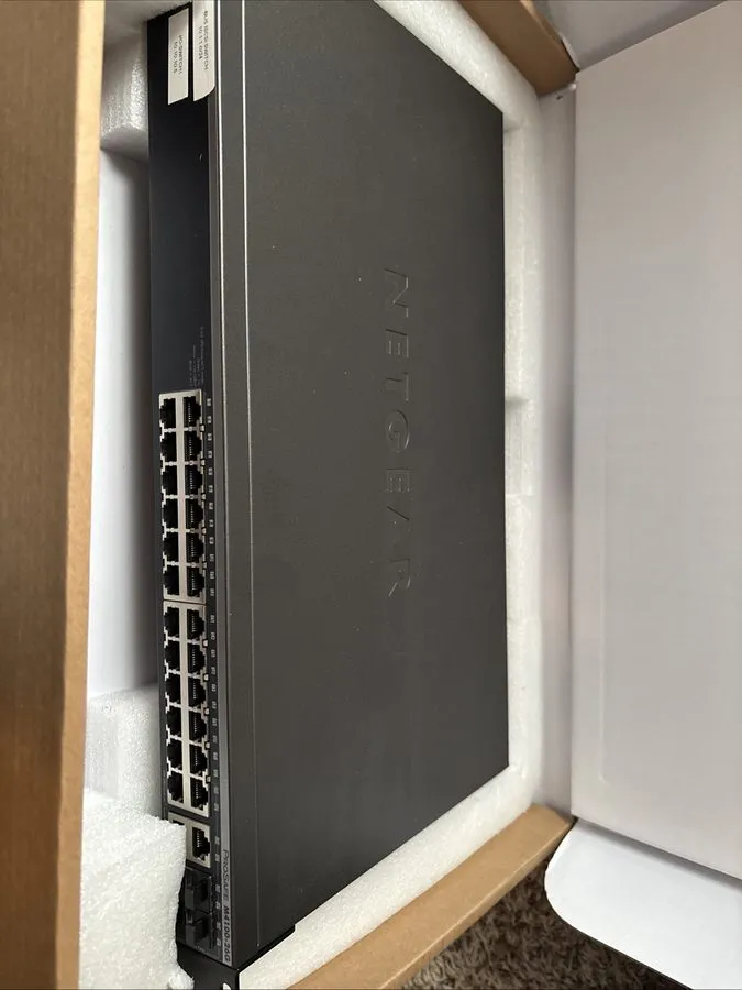 Коммутатор Netgear ProSafe M4100-26G