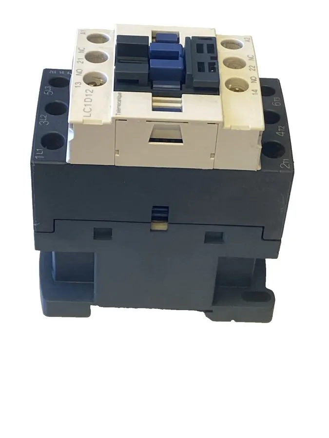 Контактор LC1D12U7 Contactor: 3 Pole NO x3 Auxiliary Contactors: NO+NC 240VAC 12 — фото лота 1
