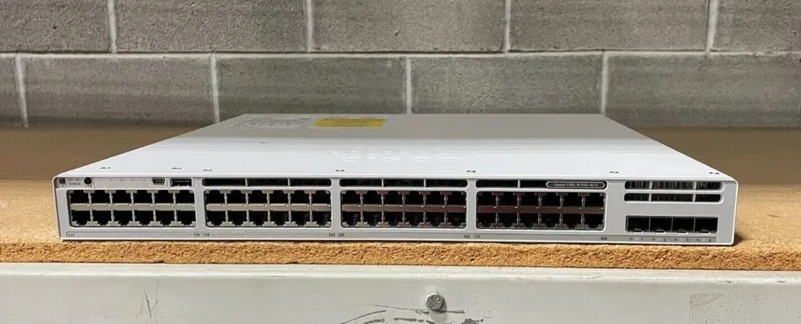 Коммутатор Cisco C9300L-48P-4G-E 48-Port Gb PoE+ 4-Port 1GE SFP Uplink