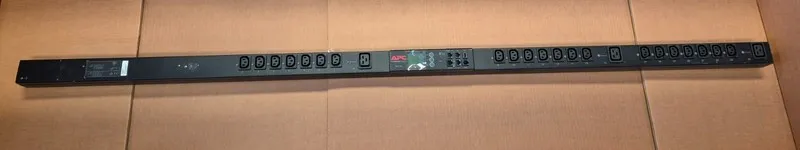 Блок розеток PDU APC Rack PDU 2G Switched Zero U 20A/208V Surge Protector AP8959