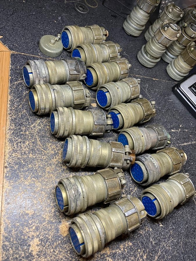 Разъём AMPHENOL MS3106A20-27S CONNECTOR NSNP — фото лота 1