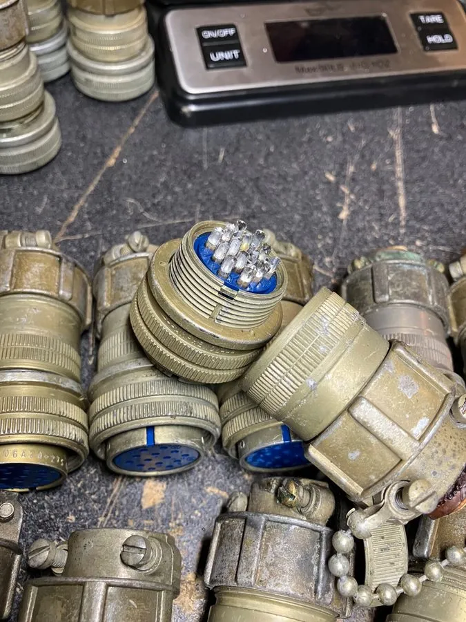 Разъём AMPHENOL MS3106A20-27S CONNECTOR NSNP — фото лота 2