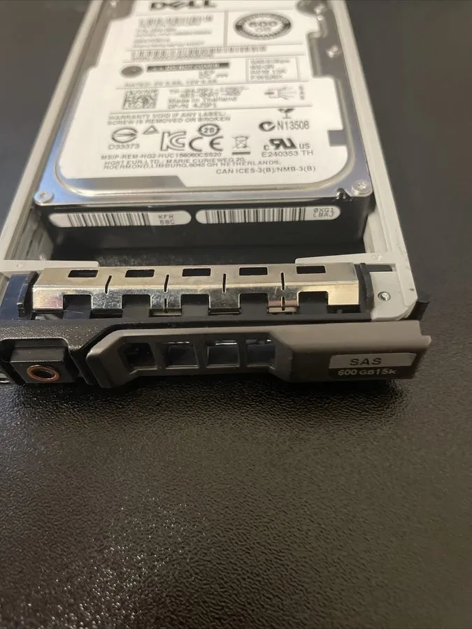 Жёсткий диск Dell TRCN6 0TRCN6 600GB 15K SAS 2.5" 12Gb/s HDD Hard Drive HUC15606