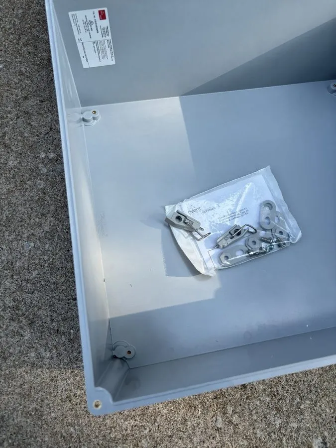 Монтажный шкаф Nvent Hoffman A181610CHQRFG NEMA TYPE 4X Enclosure 18x16x10 Fiber — фото лота 2