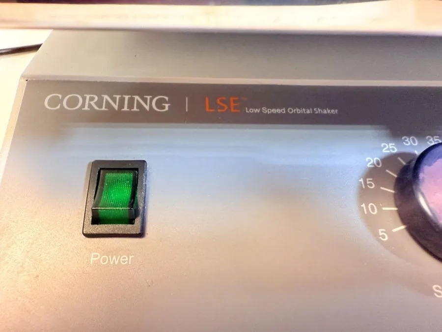 Шейкер Corning PN S2030-LS-COR LSE Low Speed Orbital Shaker
