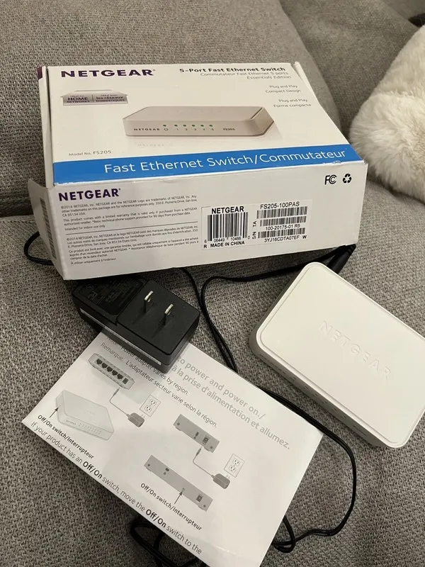Коммутатор NETGEAR FS205 5-Port Fast Ethernet Switch Plug and Play